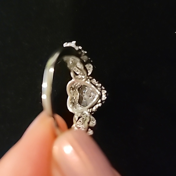 💍 Engagement Style Heart Solitaire Ring - Picture 6 of 6